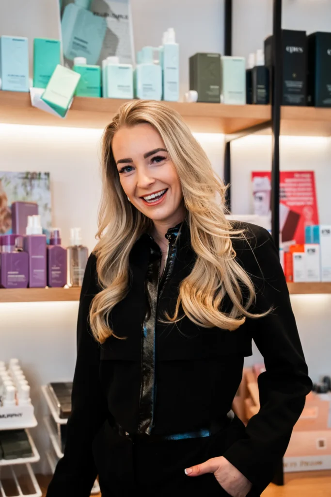 Demi, topstylist en gezicht van Salon TOF